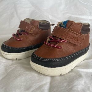 Carters baby winter boots size 2m